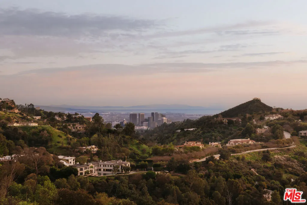 12072 Crest Court, Beverly Hills, California 90210 home-pic-3