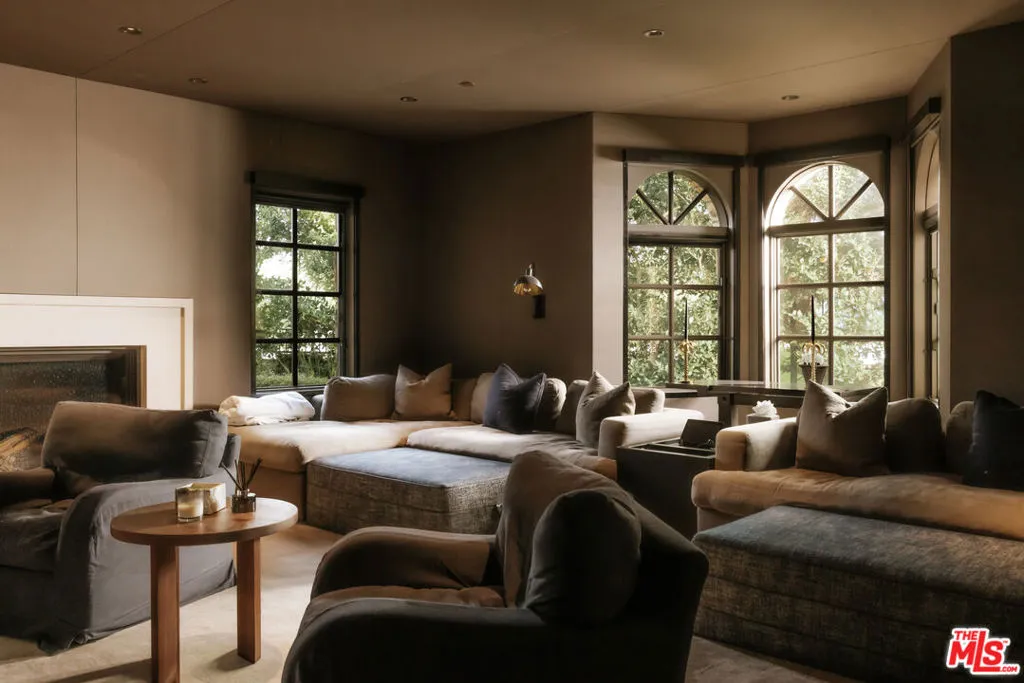 12072 Crest Court, Beverly Hills, California 90210 home-pic-8
