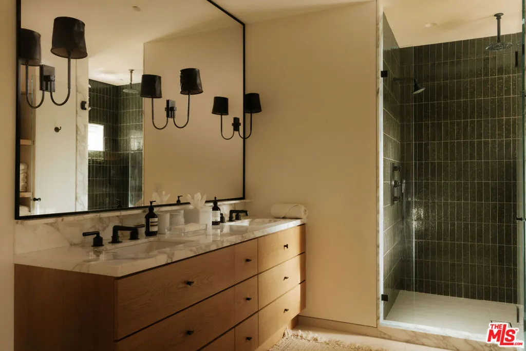 12072 Crest Court, Beverly Hills, California 90210 home-pic-19