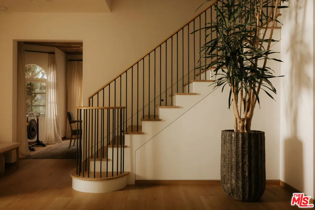 12072 Crest Court, Beverly Hills, California 90210 home-pic-6