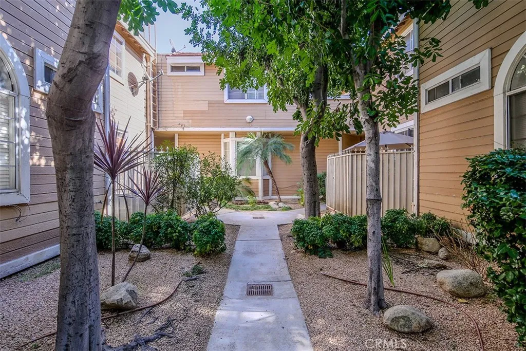 331 Genoa E, Monrovia, California 91016 home-pic-2