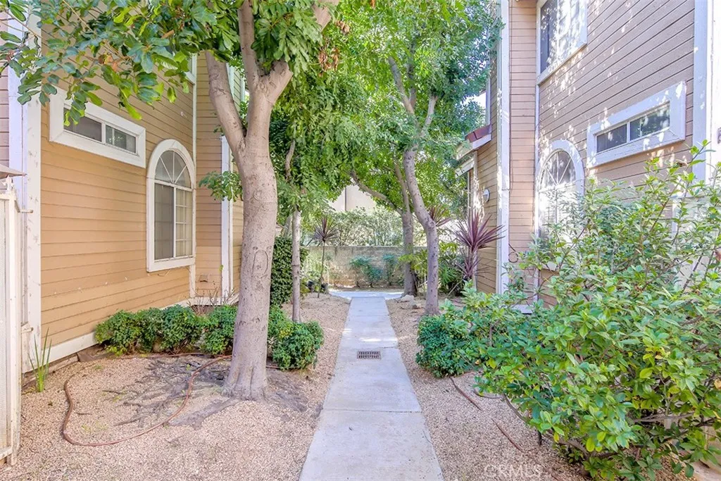 331 Genoa E, Monrovia, California 91016 home-pic-20