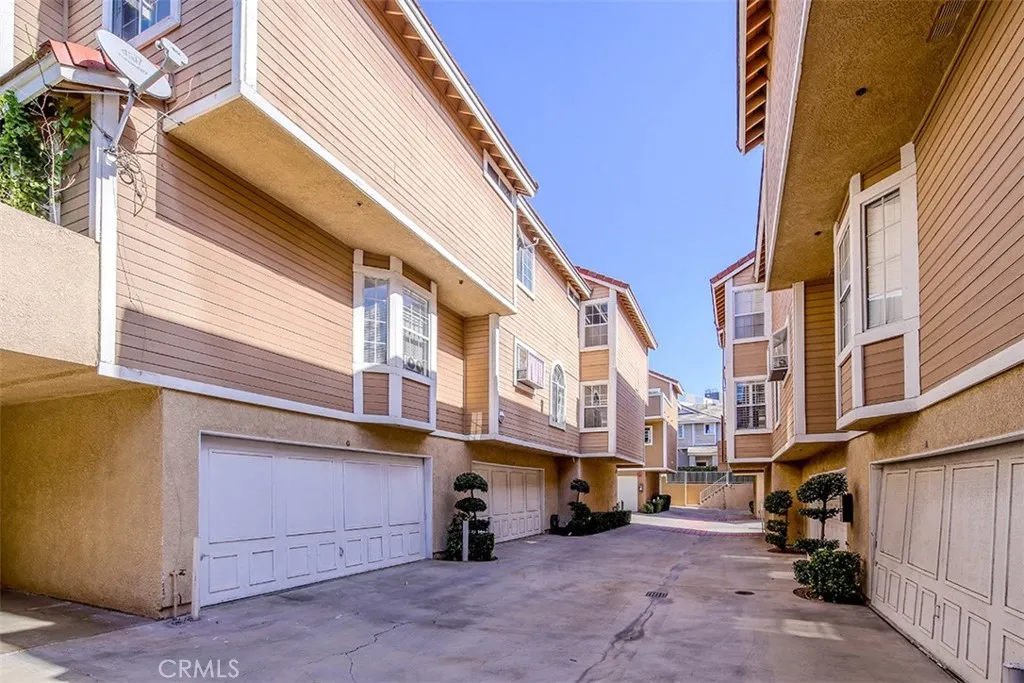 331 Genoa E, Monrovia, California 91016 home-pic-22