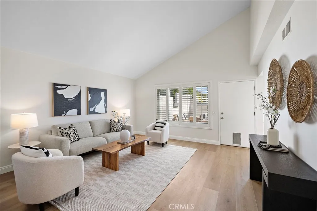 18721 Applewood Cir, Huntington Beach, California 92646 home-pic-4