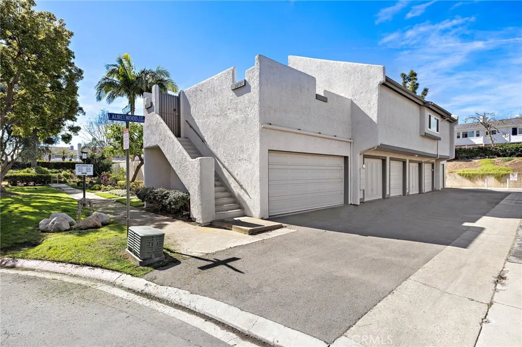 18721 Applewood Cir, Huntington Beach, California 92646 home-pic-22