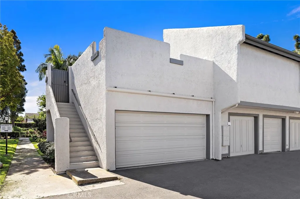18721 Applewood Cir, Huntington Beach, California 92646 home-pic-21