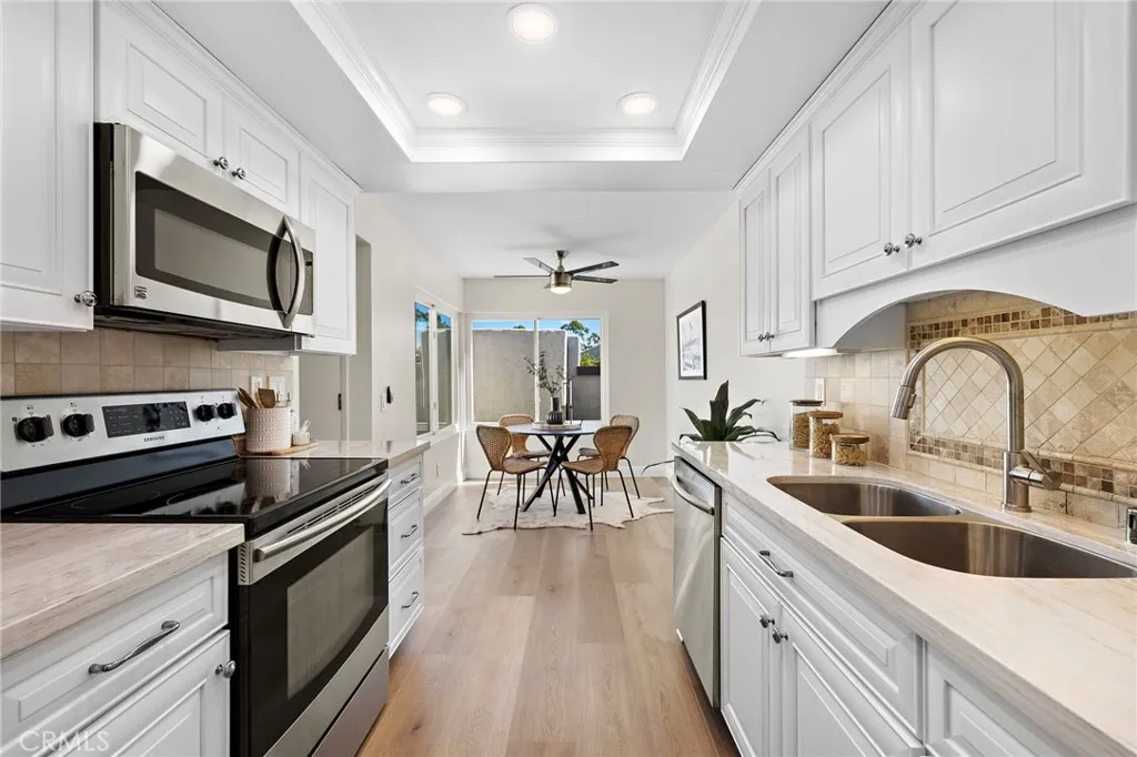 18721 Applewood Cir, Huntington Beach, California 92646 home-pic-8