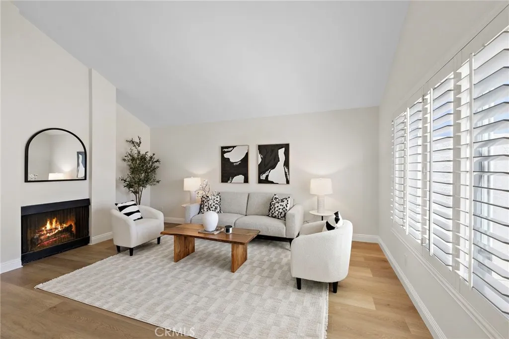 18721 Applewood Cir, Huntington Beach, California 92646 home-pic-3