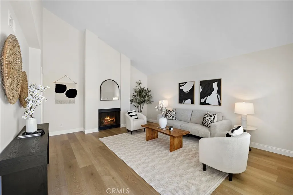 18721 Applewood Cir, Huntington Beach, California 92646 home-pic-2