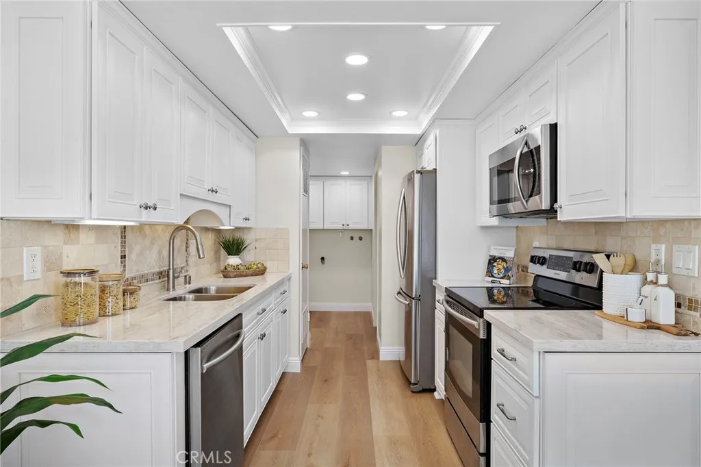 18721 Applewood Cir, Huntington Beach, California 92646 home-pic-10
