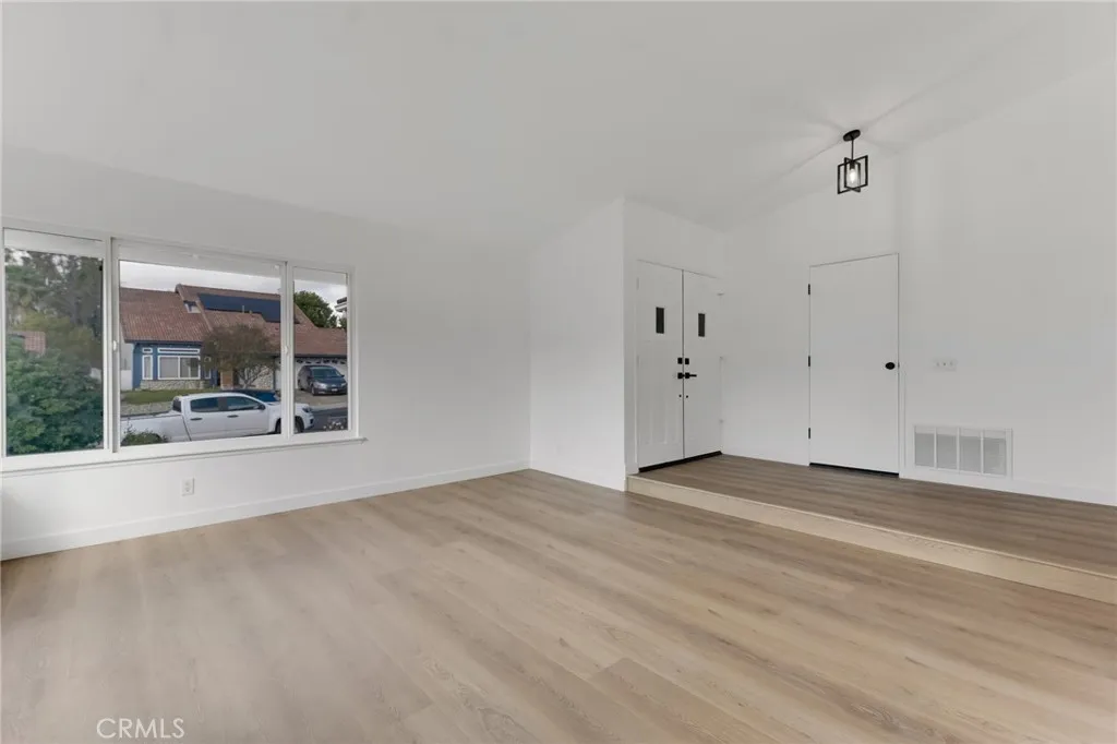 13754 Bear Valley Road, Moorpark, California 93021 home-pic-7