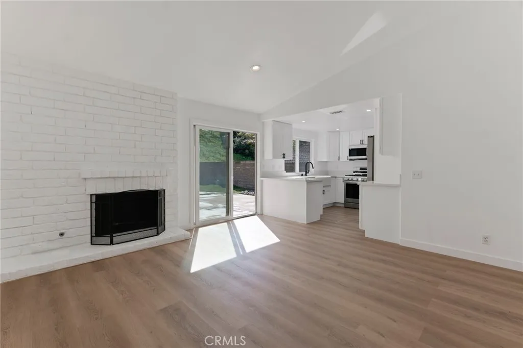 13754 Bear Valley Road, Moorpark, California 93021 home-pic-11