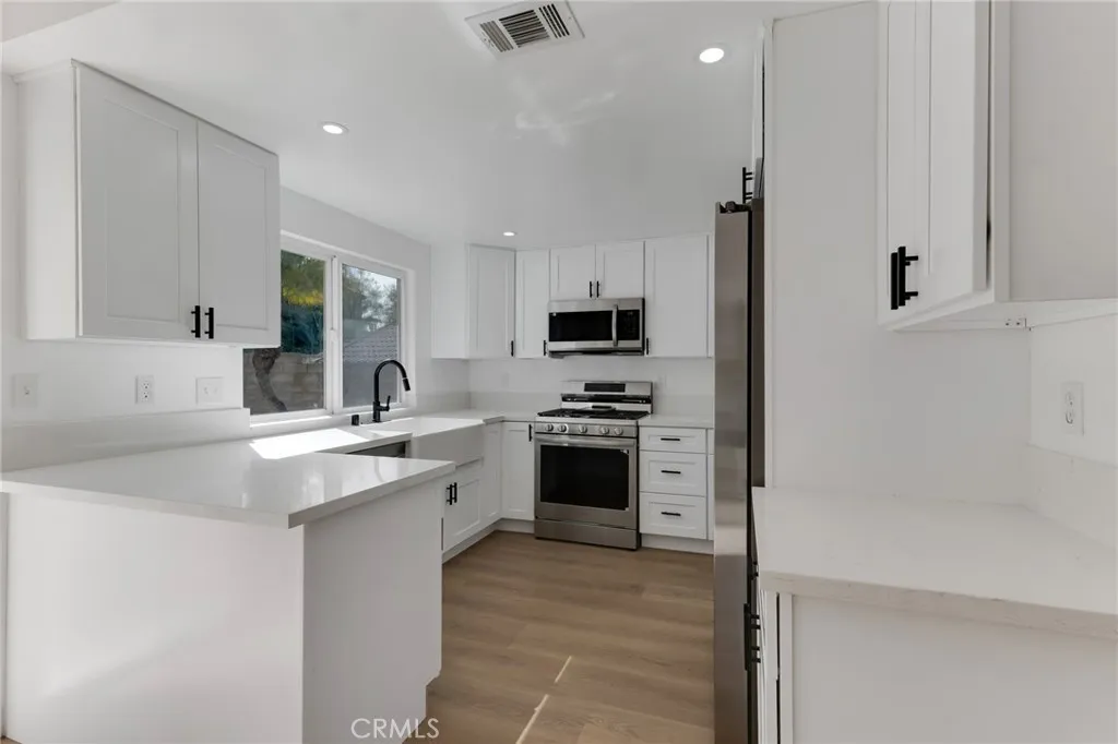 13754 Bear Valley Road, Moorpark, California 93021 home-pic-13