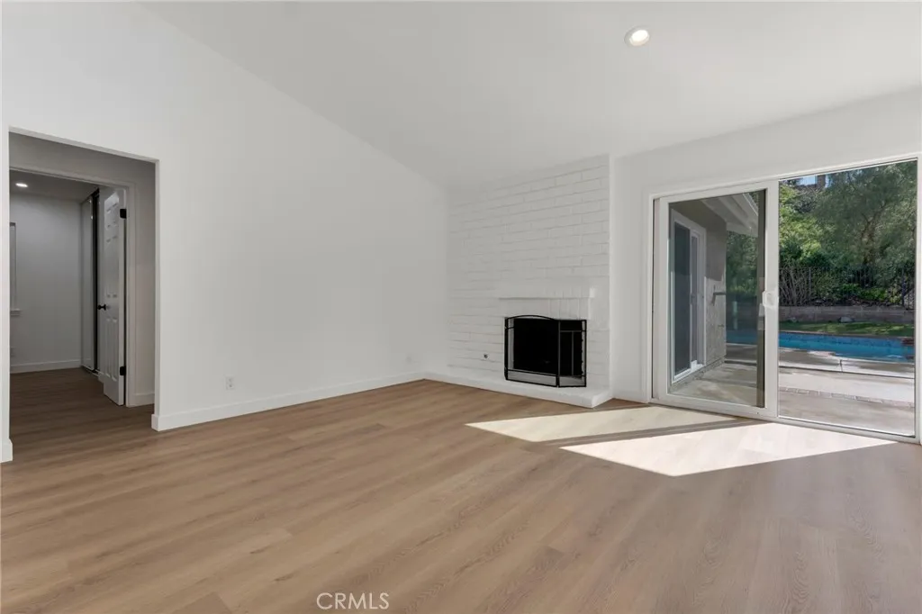 13754 Bear Valley Road, Moorpark, California 93021 home-pic-10