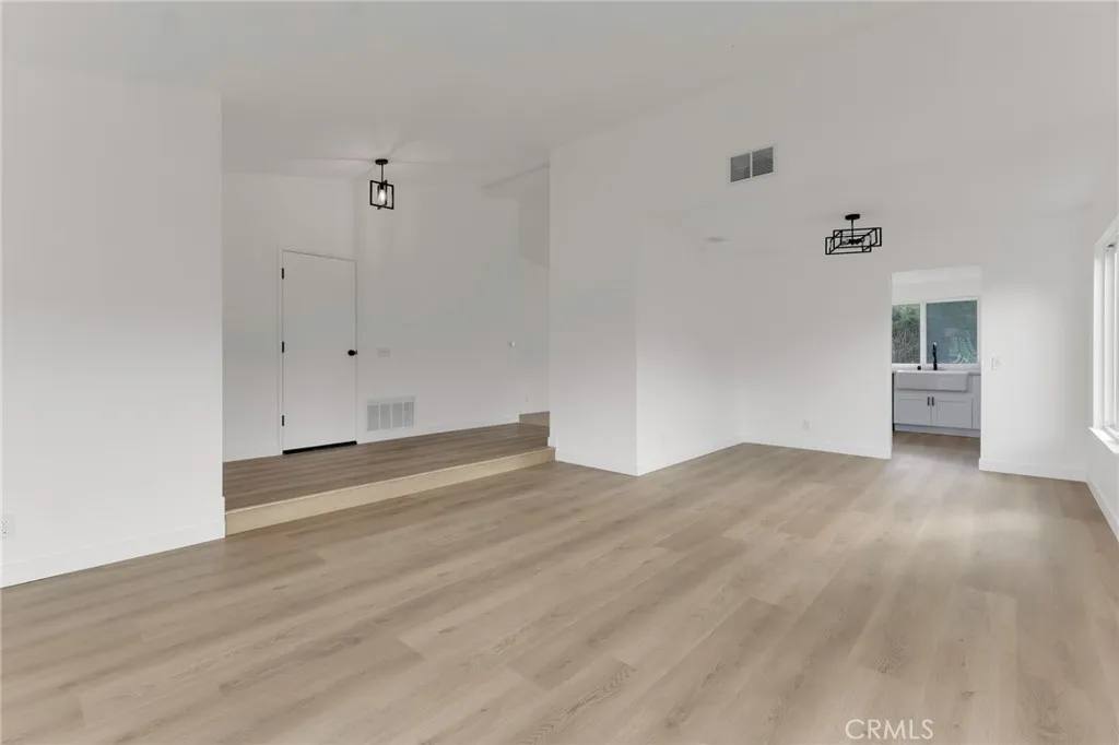 13754 Bear Valley Road, Moorpark, California 93021 home-pic-5