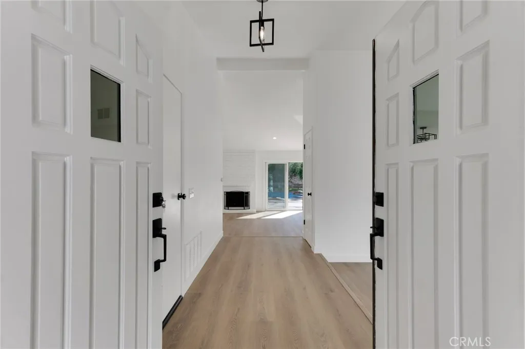 13754 Bear Valley Road, Moorpark, California 93021 home-pic-4