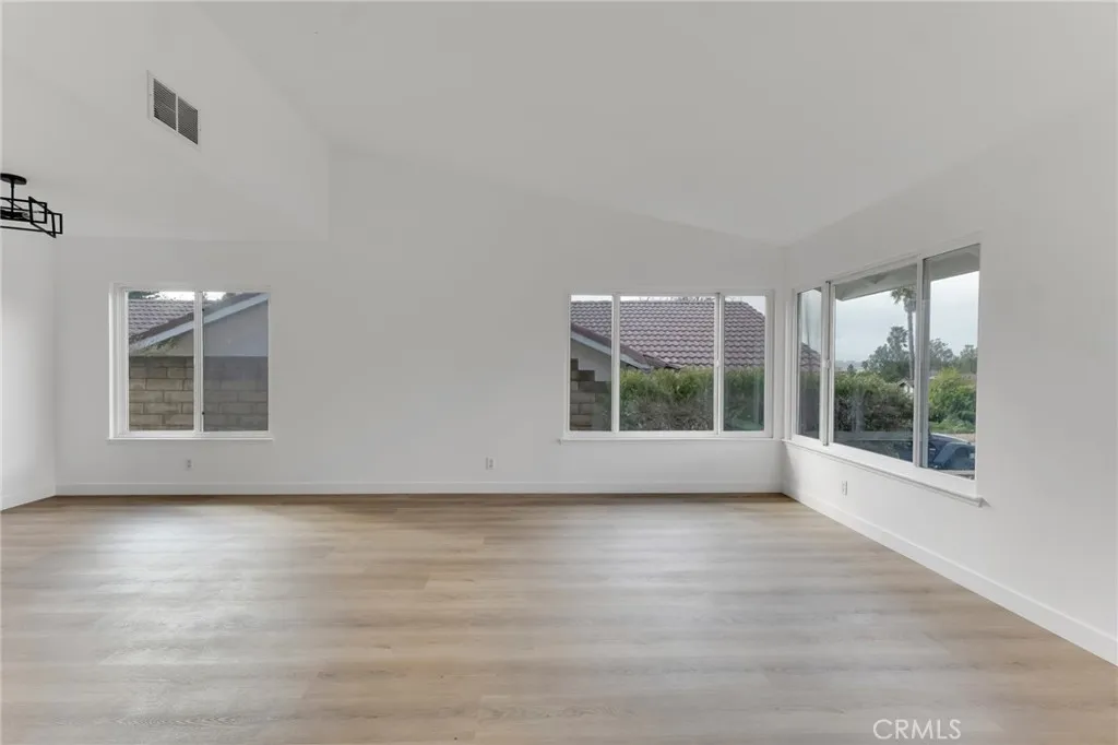 13754 Bear Valley Road, Moorpark, California 93021 home-pic-6