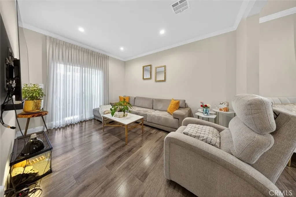 6644 Atoll Avenue, North Hollywood, California 91606 home-pic-43