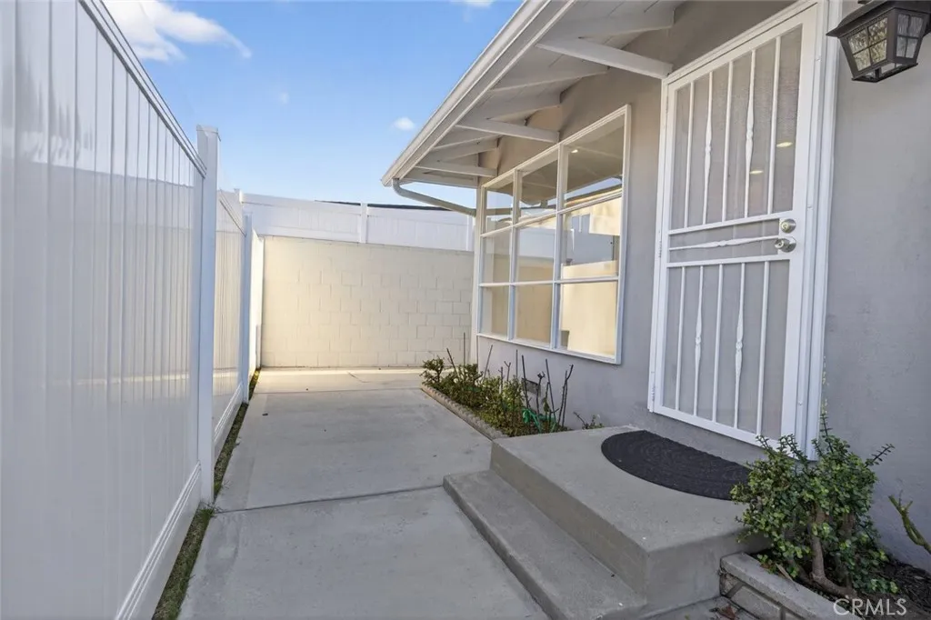 6644 Atoll Avenue, North Hollywood, California 91606 home-pic-24