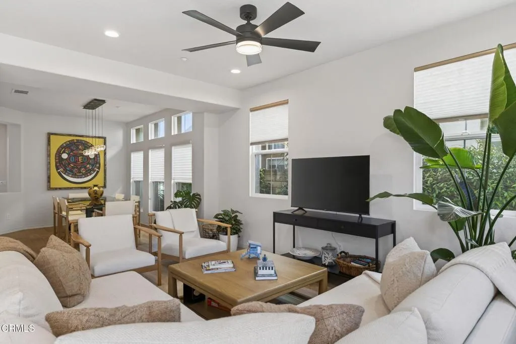 4320 Waterside Lane, Oxnard, California 93035 home-pic-16