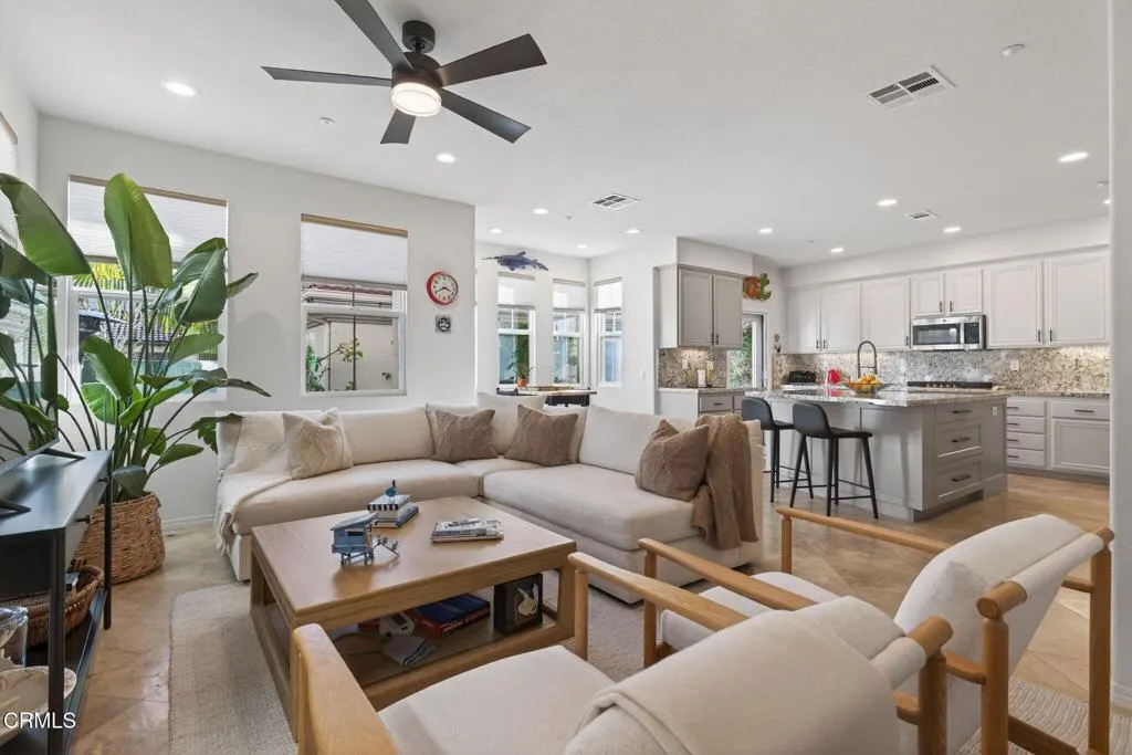 4320 Waterside Lane, Oxnard, California 93035 home-pic-14