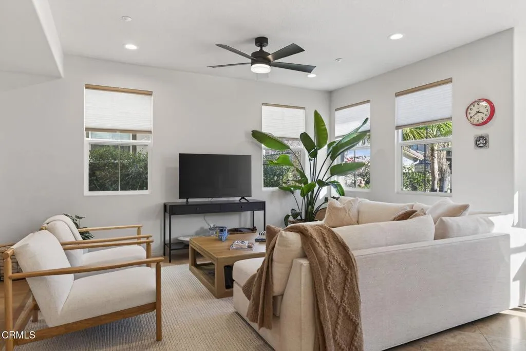 4320 Waterside Lane, Oxnard, California 93035 home-pic-15