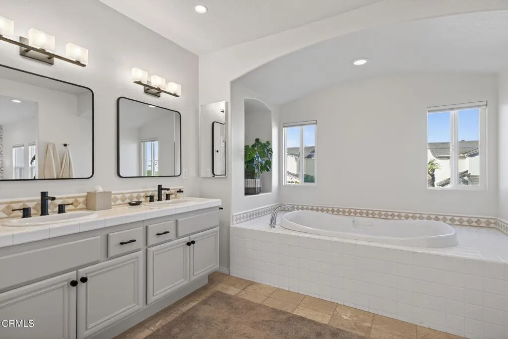 4320 Waterside Lane, Oxnard, California 93035 home-pic-34
