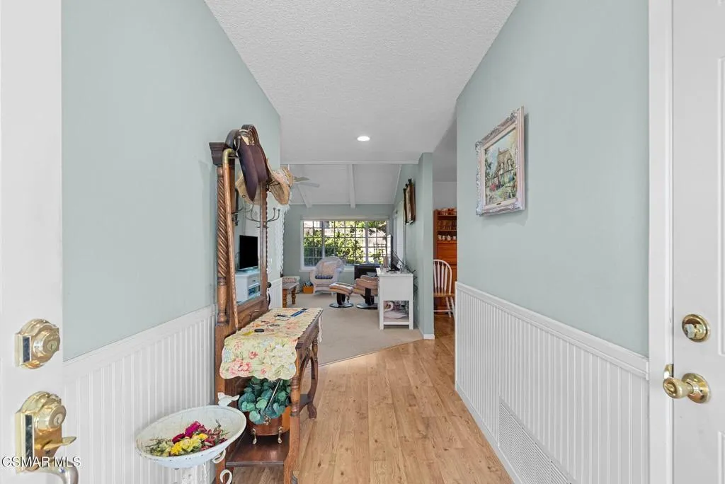 28949 Valley Heights Drive, Agoura Hills, California 91301 home-pic-2
