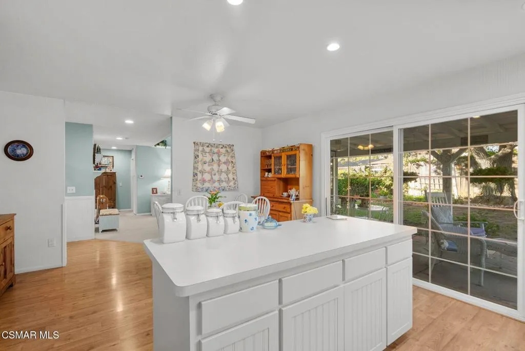 28949 Valley Heights Drive, Agoura Hills, California 91301 home-pic-11
