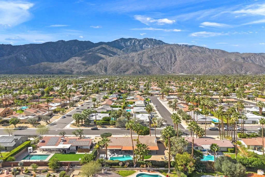 1560 S Beverly Drive, Palm Springs, California 92264 home-pic-31