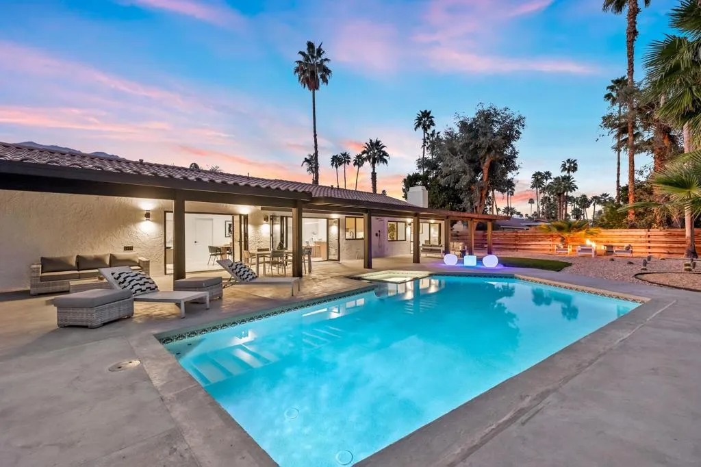 1560 S Beverly Drive, Palm Springs, California 92264 home-pic-15