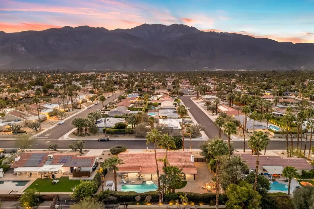 1560 S Beverly Drive, Palm Springs, California 92264 home-pic-20