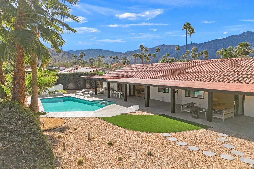 1560 S Beverly Drive, Palm Springs, California 92264 home-pic-32