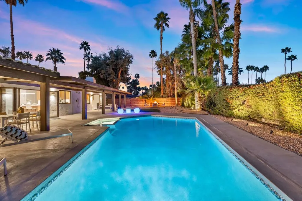 1560 S Beverly Drive, Palm Springs, California 92264 home-pic-1