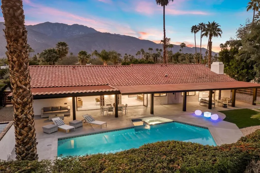 1560 S Beverly Drive, Palm Springs, California 92264 home-pic-18