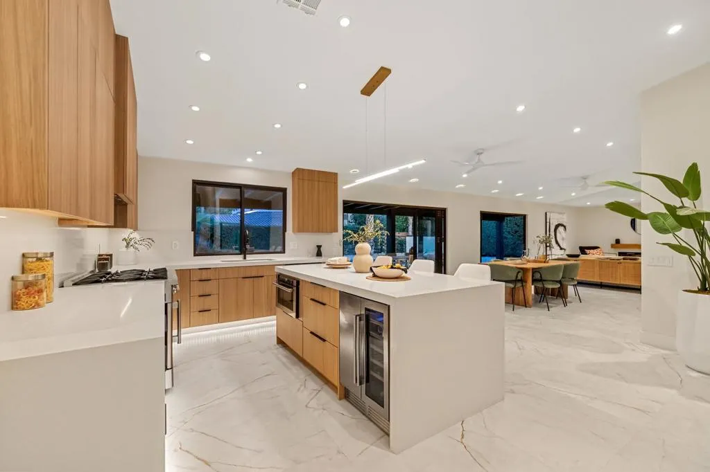 1560 S Beverly Drive, Palm Springs, California 92264 home-pic-8