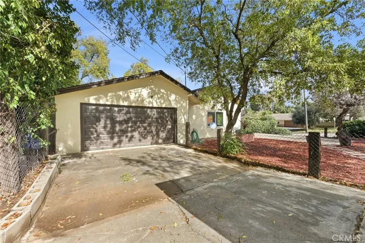 entrance on Sunset Dr