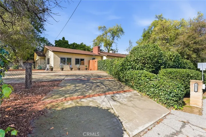 entrance/driveway on Palo Alto