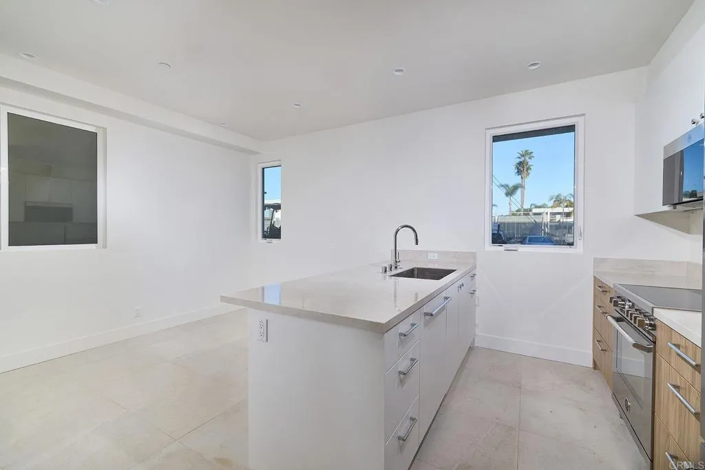 3903 Haines, San Diego, California 92109 home-pic-8