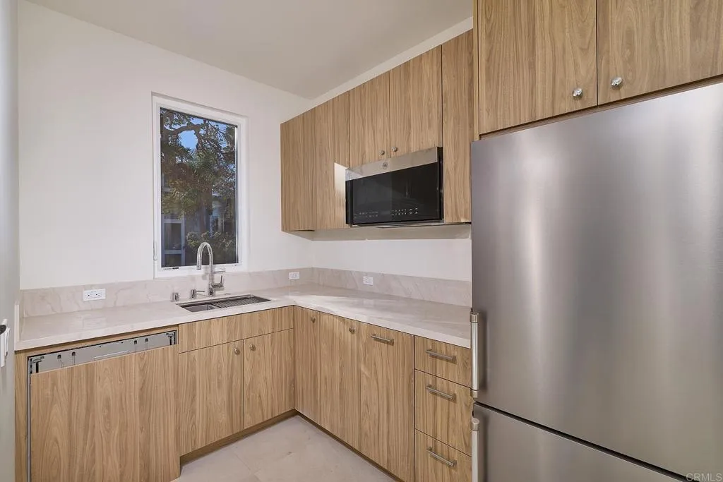 3903 Haines, San Diego, California 92109 home-pic-11
