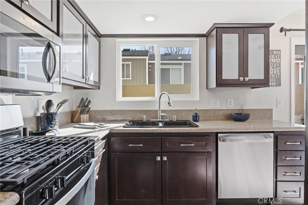 17601 Newland H, Huntington Beach, California 92647 home-pic-14