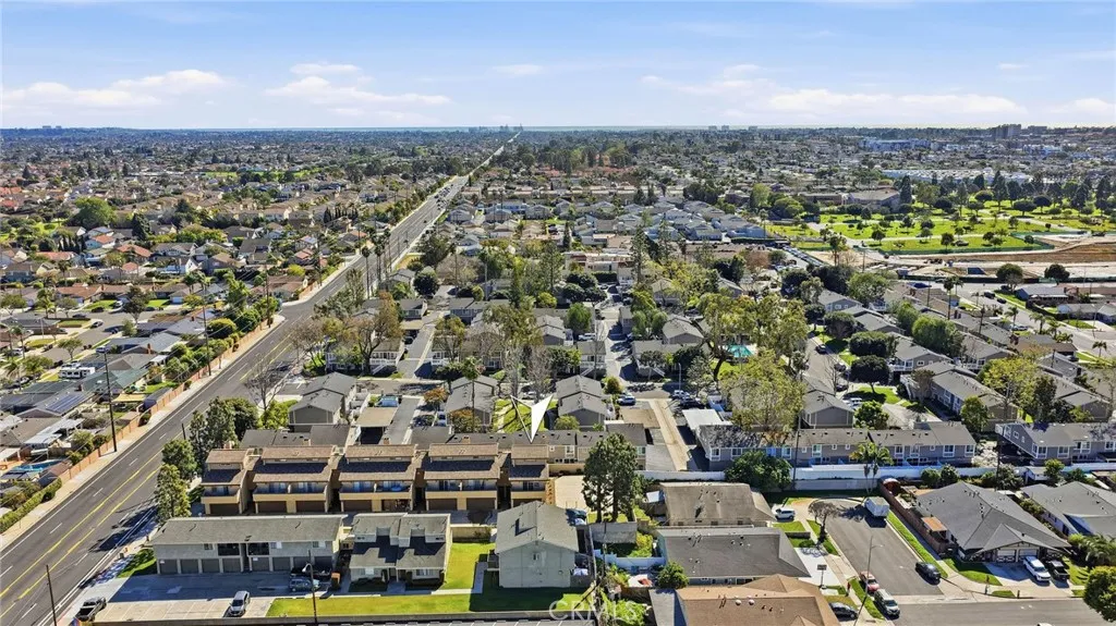17601 Newland H, Huntington Beach, California 92647 home-pic-34