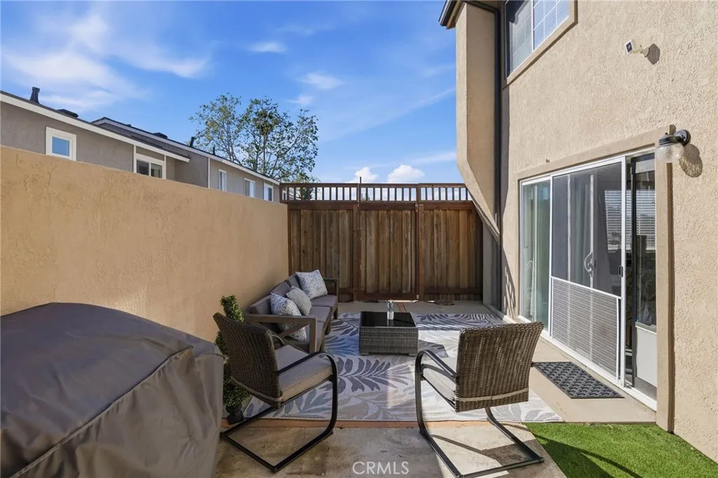 17601 Newland H, Huntington Beach, California 92647 home-pic-17