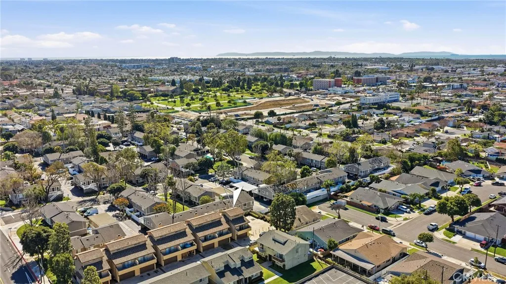 17601 Newland H, Huntington Beach, California 92647 home-pic-35
