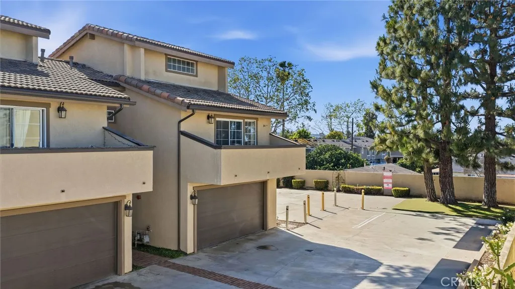 17601 Newland H, Huntington Beach, California 92647 home-pic-1