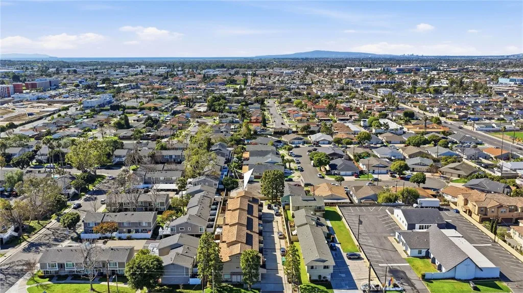 17601 Newland H, Huntington Beach, California 92647 home-pic-36