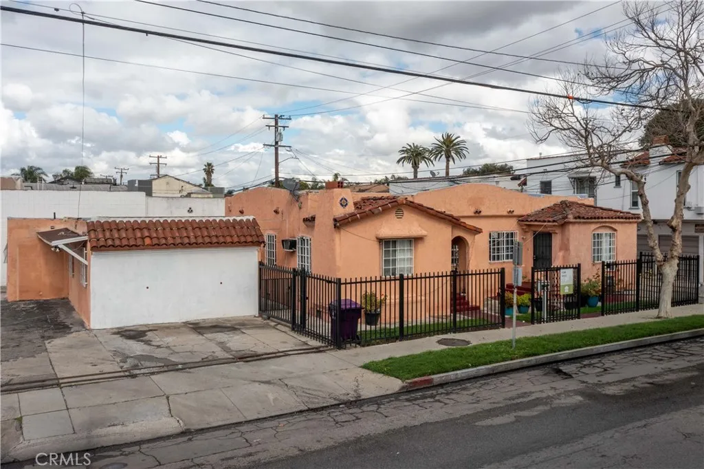 2000 Pacific, Long Beach, California 90806 home-pic-4