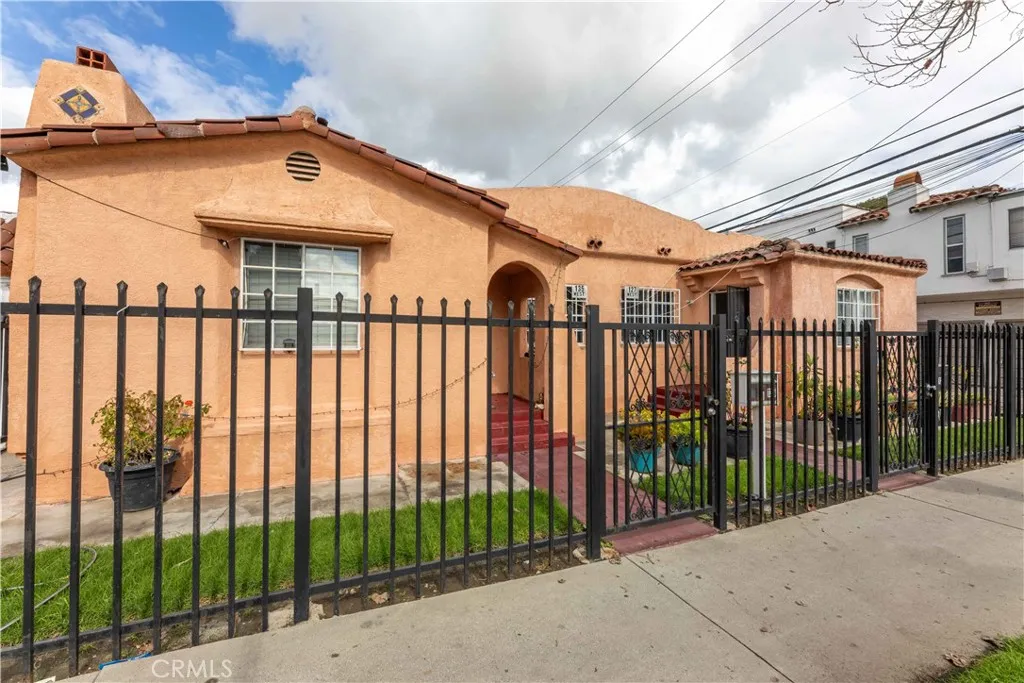 2000 Pacific, Long Beach, California 90806 home-pic-3