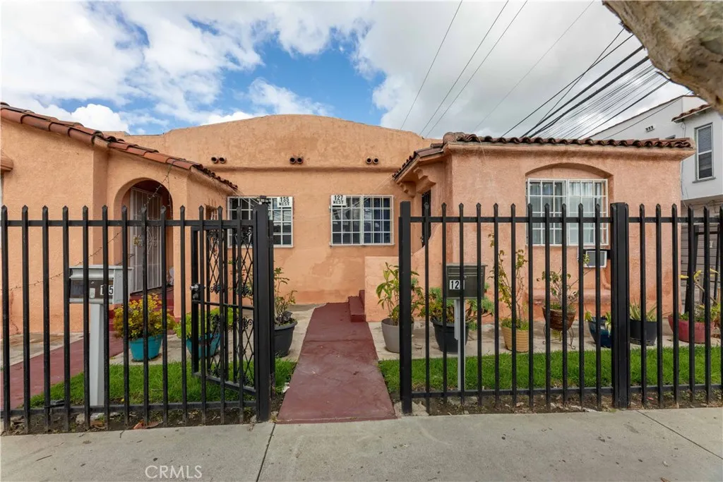 2000 Pacific, Long Beach, California 90806 home-pic-1