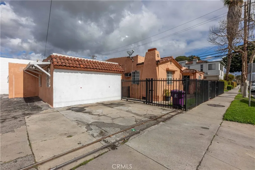 2000 Pacific, Long Beach, California 90806 home-pic-6